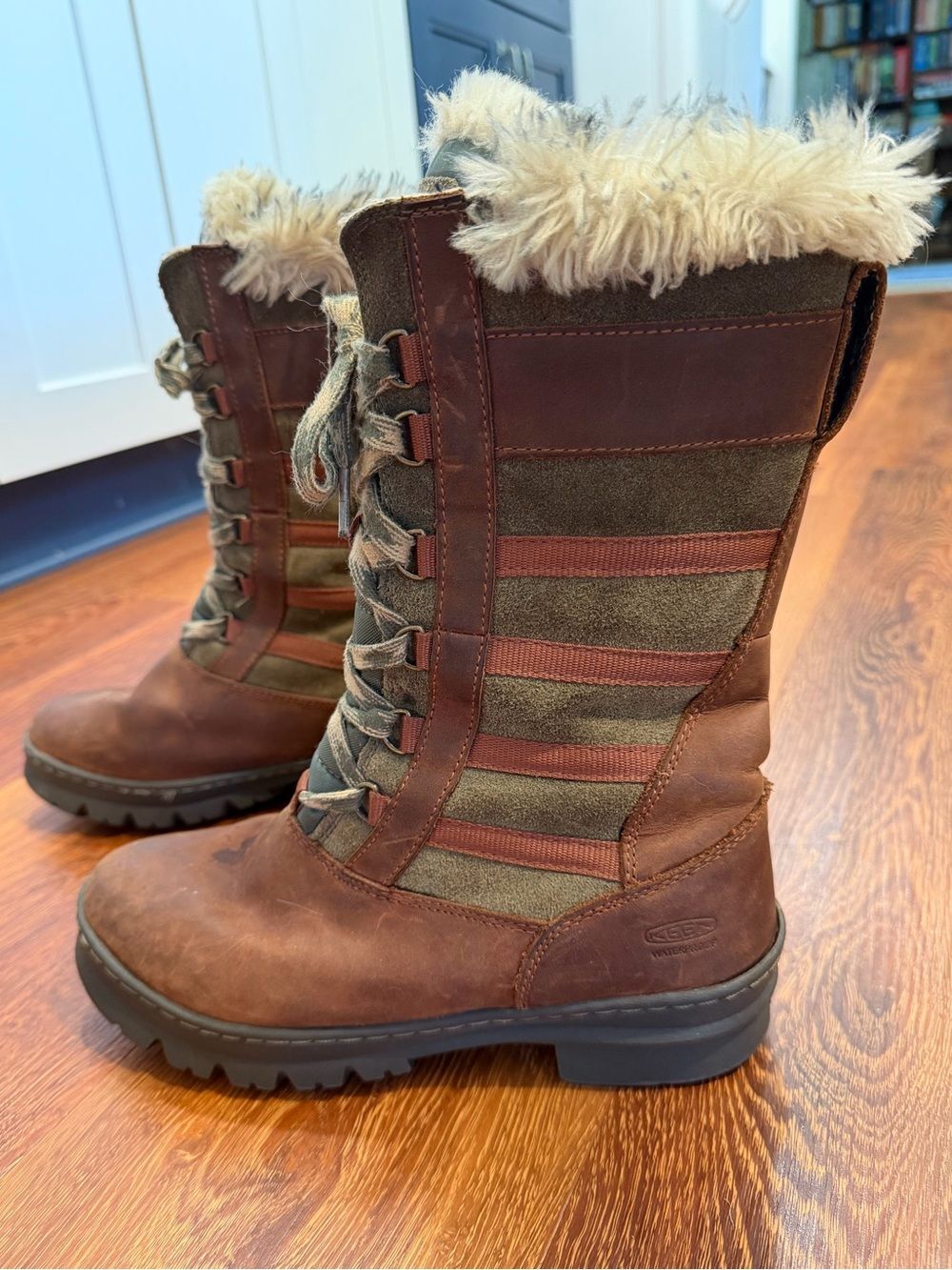 KEEN Wapato Tall Waterproof Winter Boots Women's 8.5 Brown Green Snow Winter
